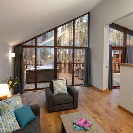 Blackwood Forest Cabins - Forest Holidays Popham Екстер'єр фото